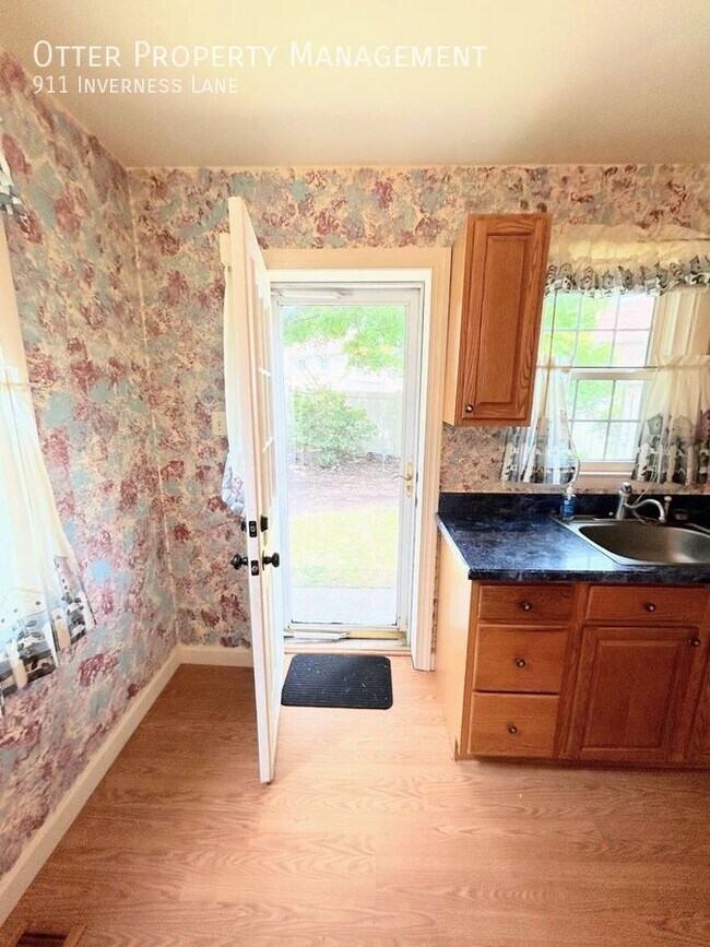 Building Photo - 3BR/1.5BA Lovely Roxborough Home with Enor...