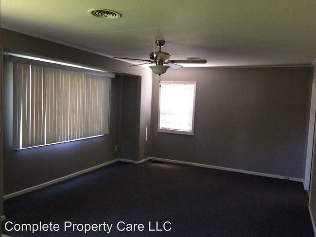 Building Photo - 509 S Varsity Ave