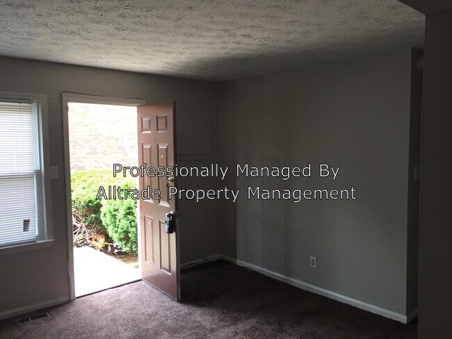 Building Photo - 1582 Martha Ct