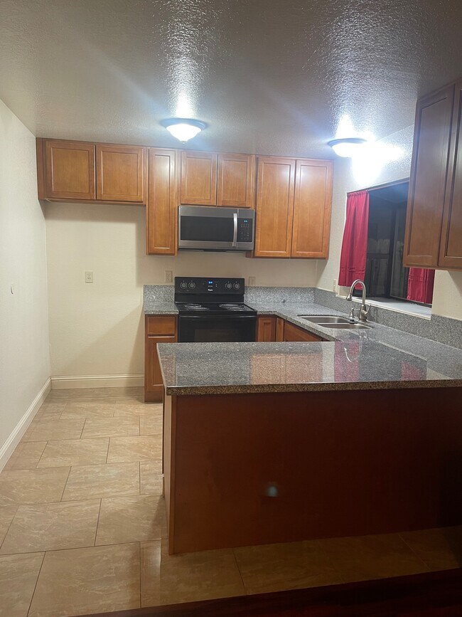 Foto del edificio - 8744 Fox Creek Dr
