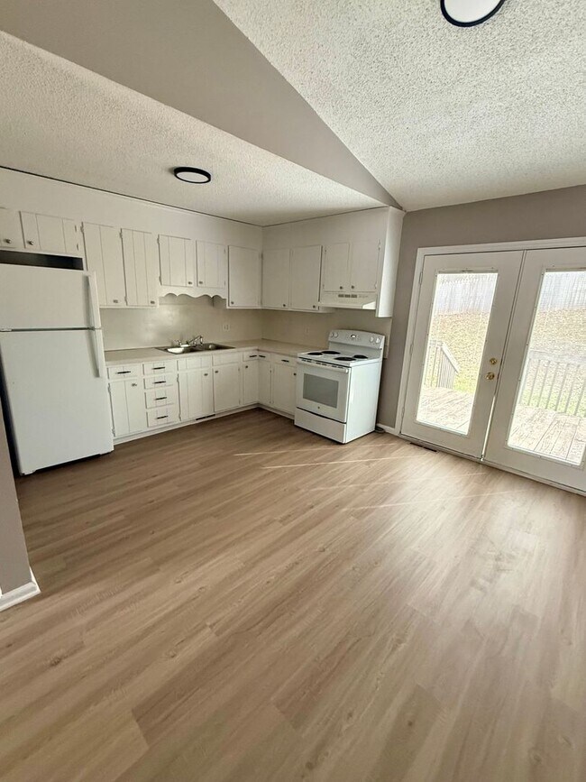 Building Photo - 499 S Bostian St