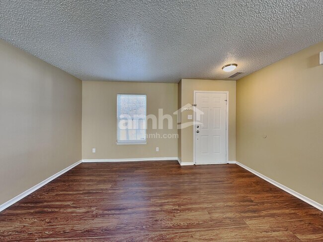 Foto del edificio - 9915 Sapphire Berry Ln