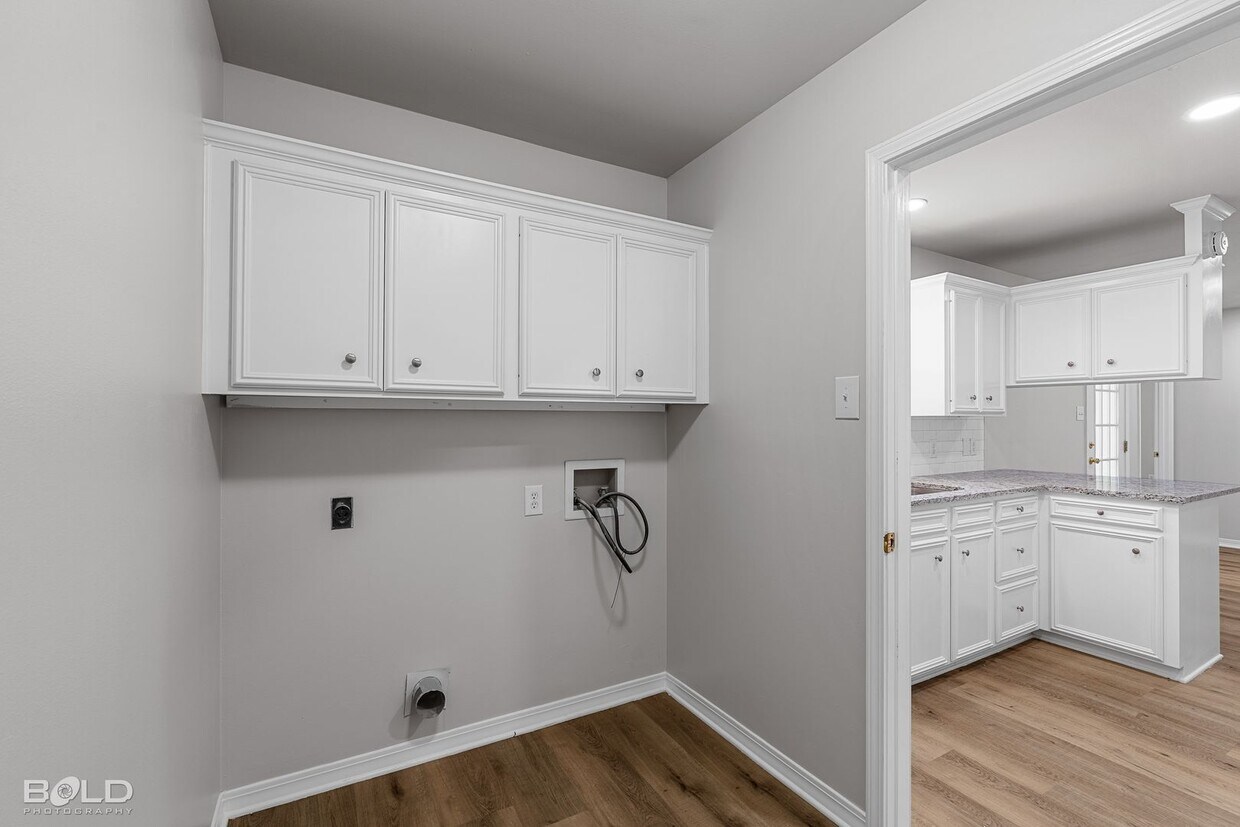 Foto principal - Check Out this 3 bed 2 bath in North Shrev...