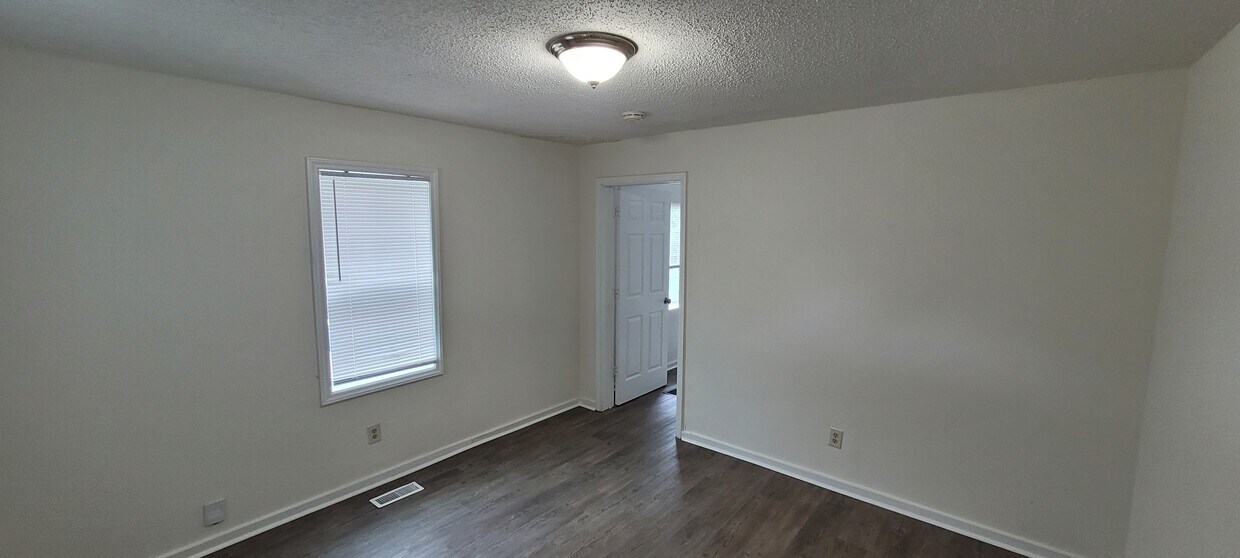 Foto del edificio - 1544 McConnell Rd