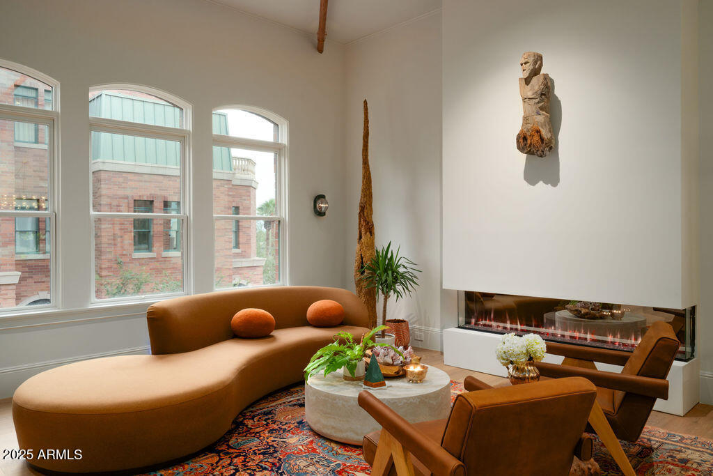 Primary Photo - 50 W Palm Ln