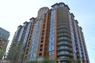 Building Photo - 8220 Crestwood Heights Dr