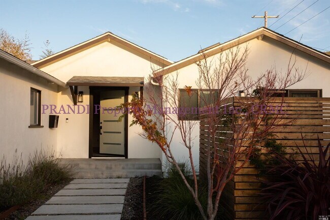 Foto del edificio - Contemporary Corte Madera Home, Recently R...