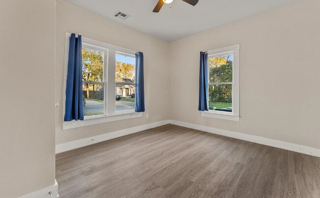 Foto del edificio - 504 Lottie St