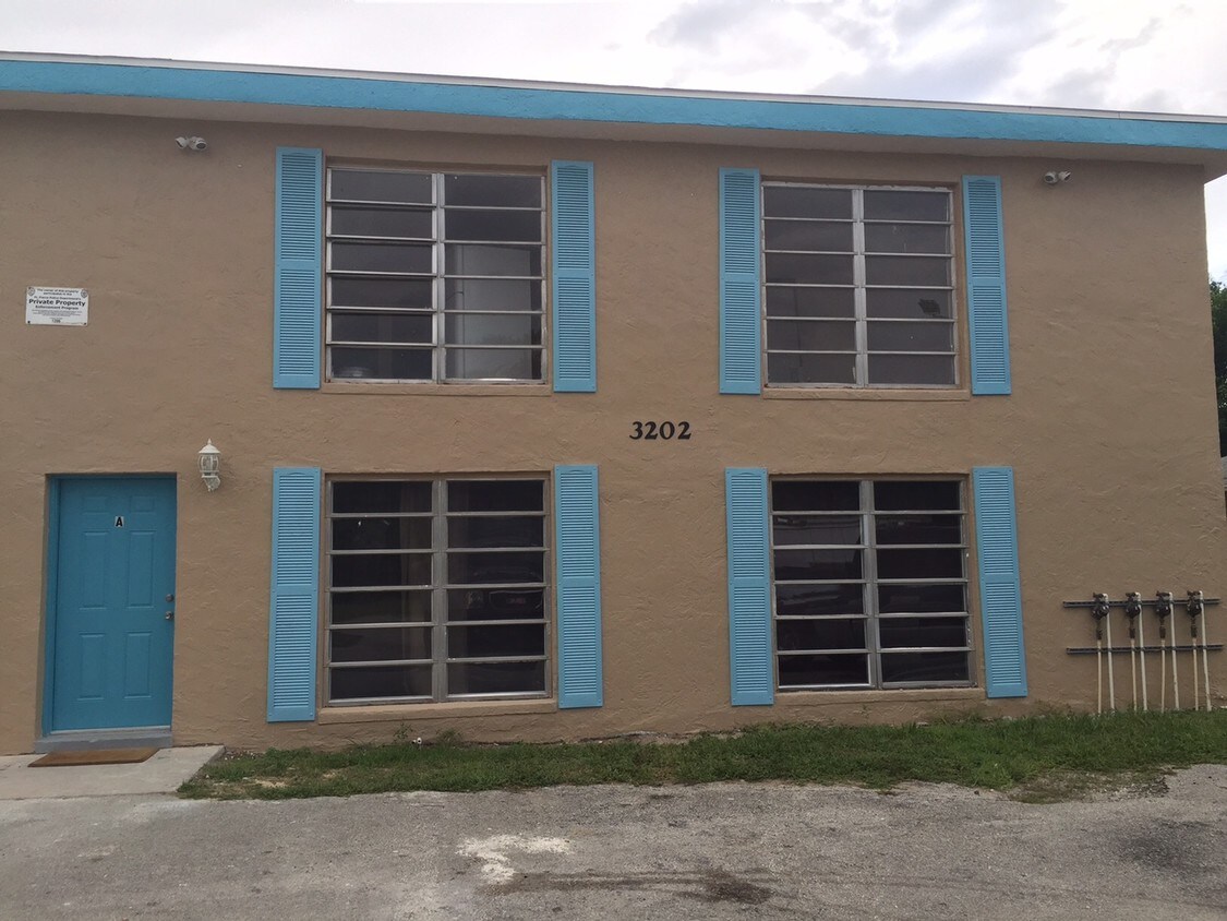 Primary Photo - 3202 Louisiana Ave