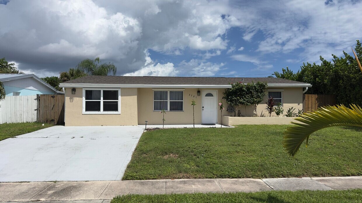 Foto principal - 3721 Holiday Rd