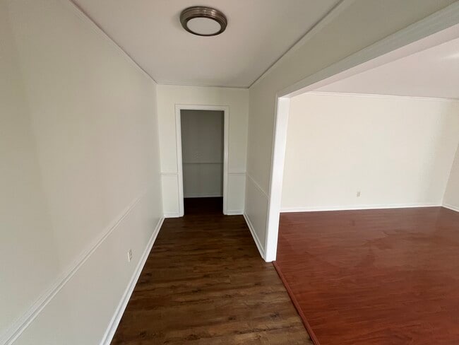 Building Photo - 1375 Riverwood Dr