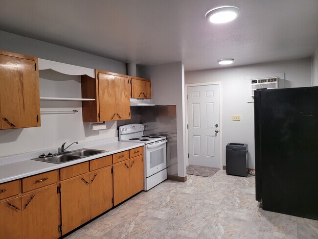 Building Photo - 521 Wildes St