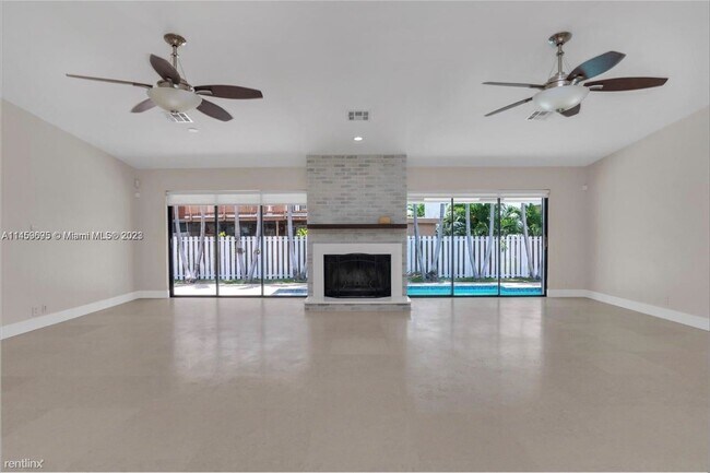 Foto del edificio - 3 br, 2.5 bath House - 3721 Simms St
