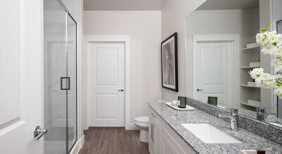 Building Photo - 2425 Bell St