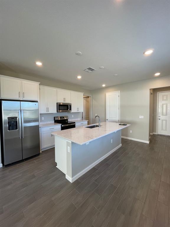 Foto del edificio - 824 Blue Creek Dr