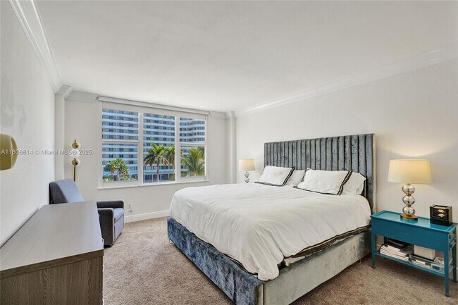 Foto del edificio - 5600 Collins Ave