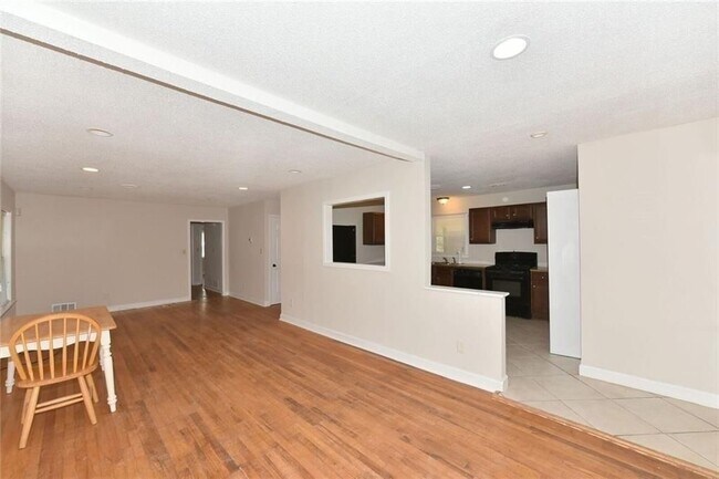 Foto del edificio - 2246 Whites Mill Rd