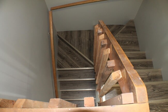 Building Photo - 485 Meadow Green Ln