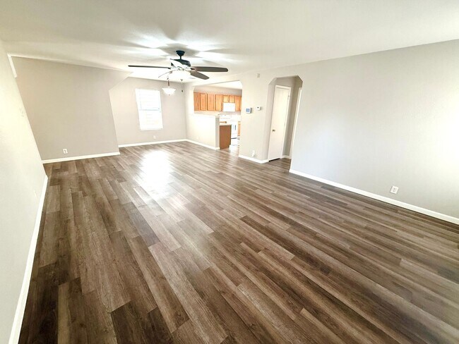 Foto del edificio - **MOVE-IN SPECIAL** AVAILABLE NOW! Two Sto...