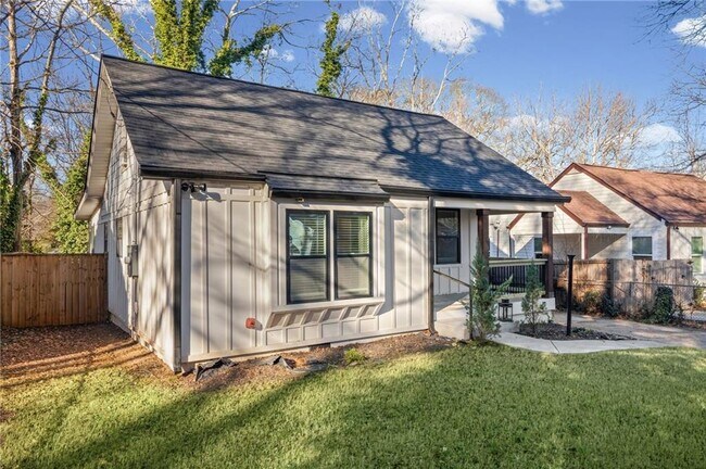 Foto del edificio - 1467 Ryan St SW