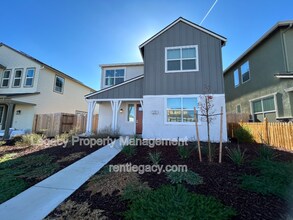 Building Photo - 1105 Hiramatsu Ln