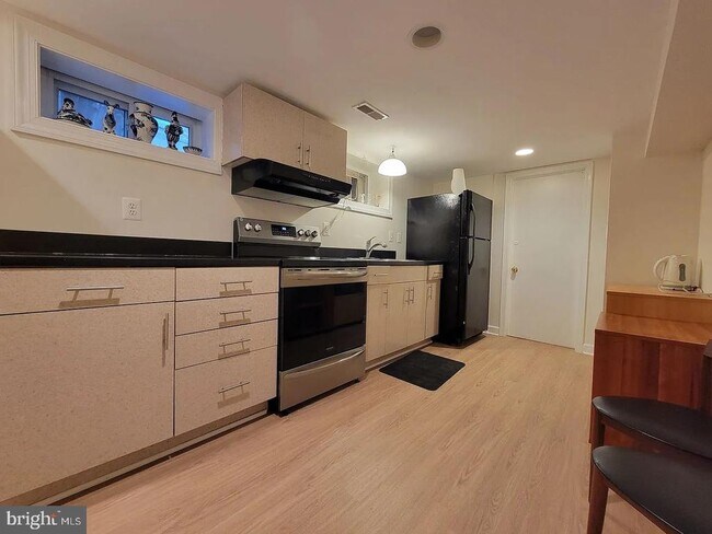 Foto del edificio - 1418 44th St NW