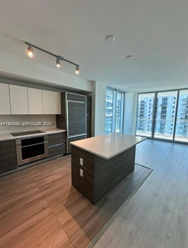 Building Photo - 1100 S Miami Ave