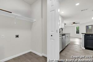 Building Photo - 760 Lookout Dr