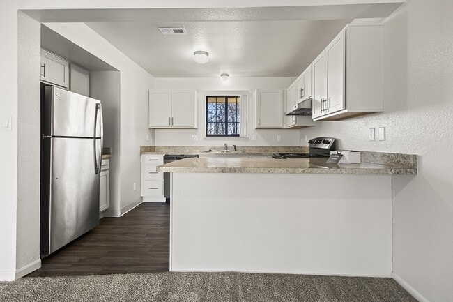 Building Photo - Tanglewood Apartments