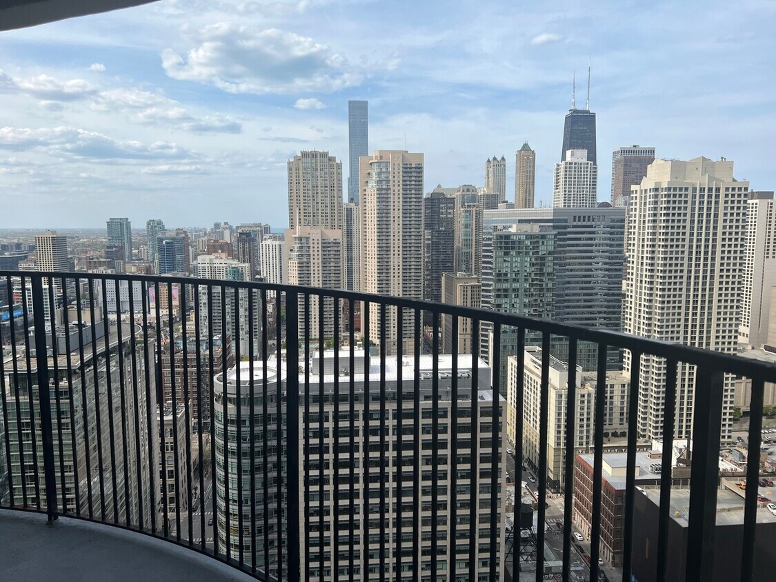 Foto del edificio - 300 N State St