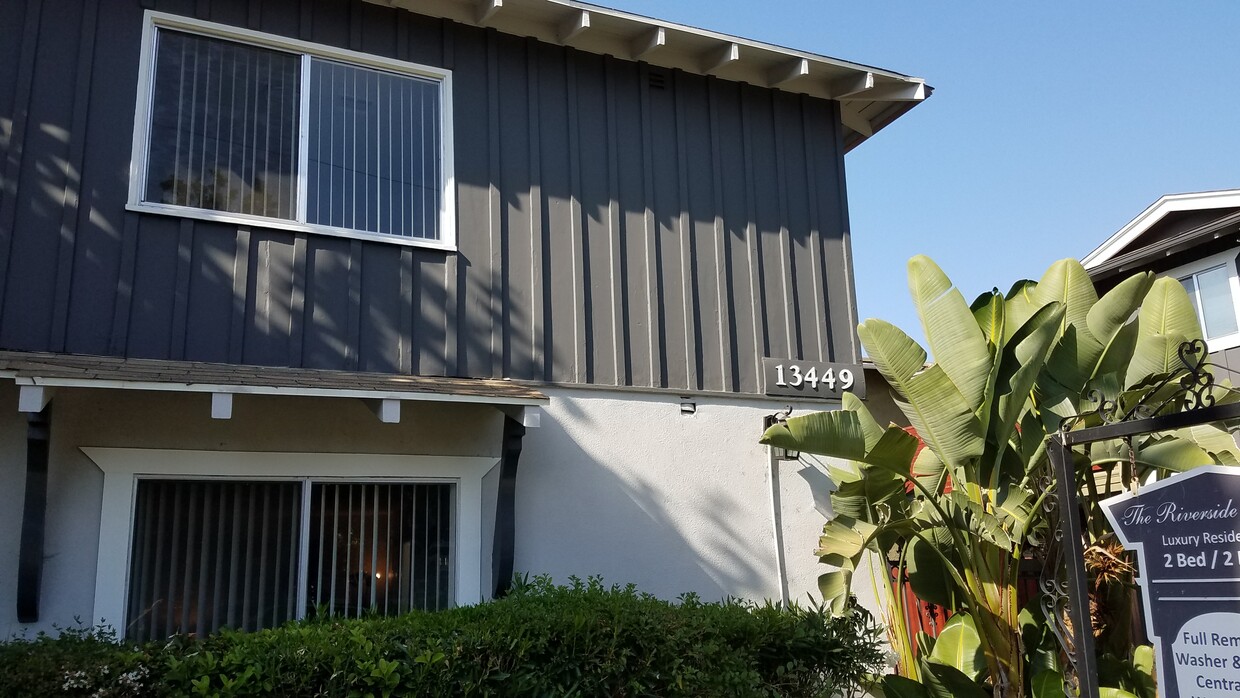 Primary Photo - 13449 Moorpark St