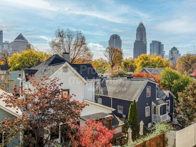 Building Photo - 406 W 9th St