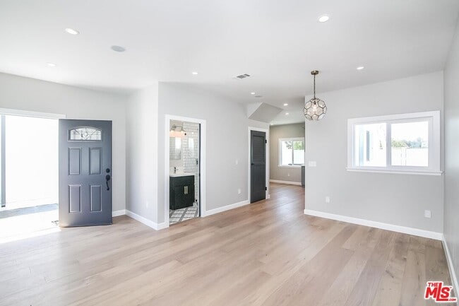 Foto del edificio - 1239 S Highland Ave