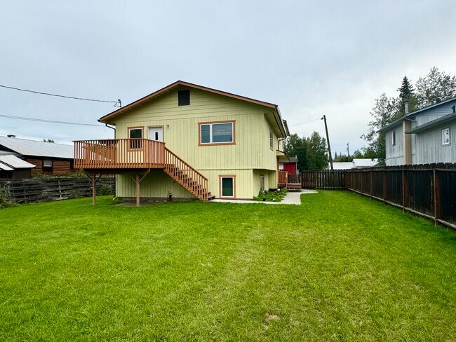 Building Photo - 520 Craig Ave