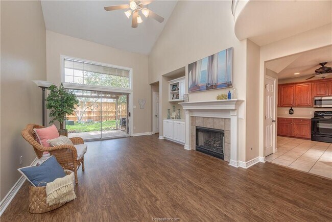 Building Photo - 305 Chimney Hill Dr