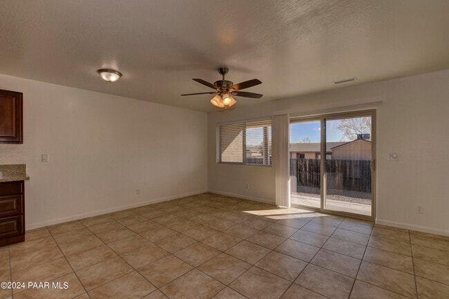 Foto del edificio - 3027 N Corrine Dr