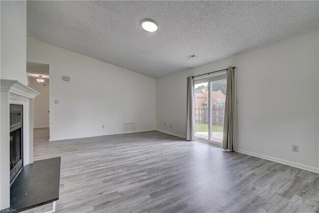 Foto del edificio - 1801 Colleen Ct