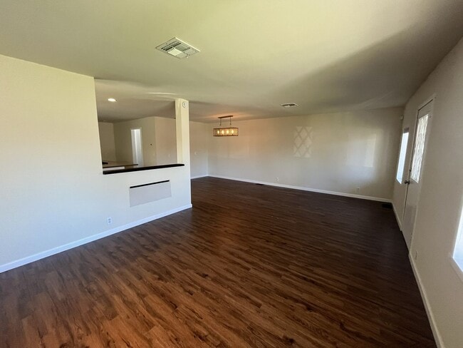 Building Photo - Recently renovated 2 bed 2 bath in Sacramento!