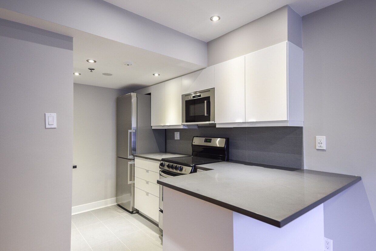 3455 Rue Aylmer Apartment for Rent in Montréal, QC