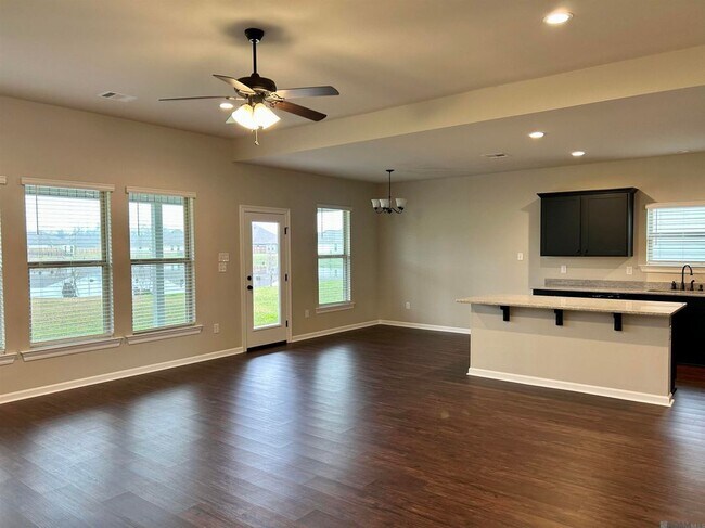 Foto del edificio - 24280 Cliftmere Ave