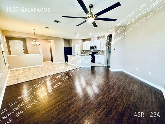 Building Photo - 1123 Galapagos-