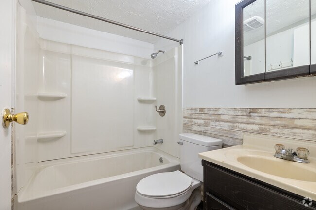 3 habitaciones, 1 baño - 970 pies cuadrados - Green Acres Of Ravenna