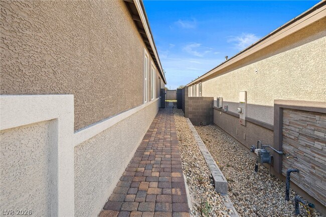 Building Photo - 9446 Sequoia Rdg Ave