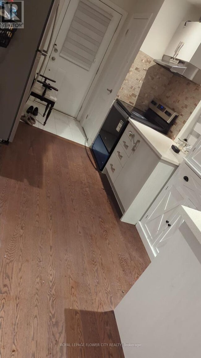 Building Photo - 37 Hashmi Pl