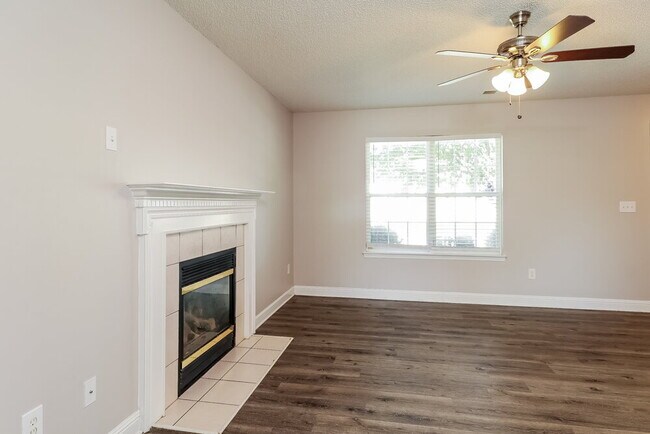 Foto del edificio - 916 Clover Gap Dr