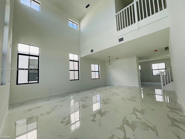 Building Photo - 5 br, 4 bath House - 1881 SW 145th Ave