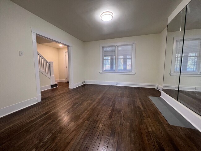 Building Photo - Updated 3BR House now available