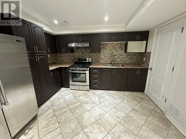 Photo du bâtiment - 1865 Cricket Ln