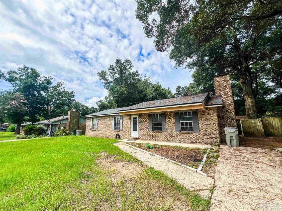 Foto principal - 2819 Godwin Ln