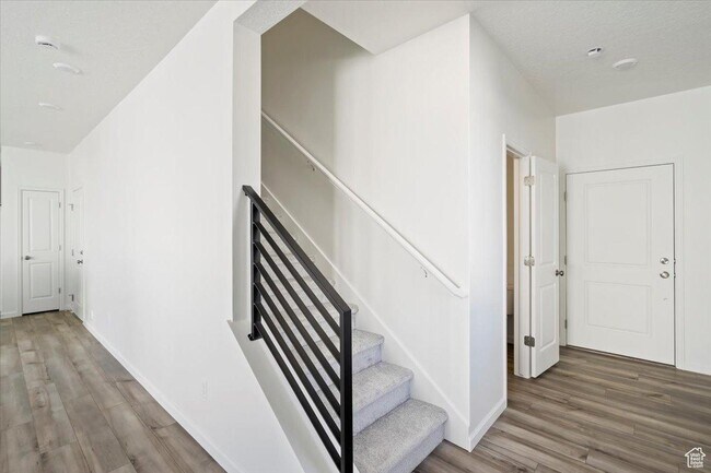 Foto del edificio - 340 N Colonnade Rd